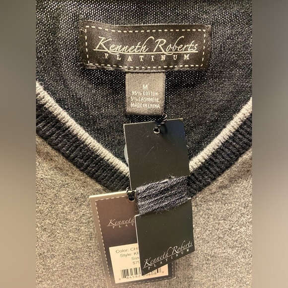 Kenneth Roberts Platinum medium gray and black men’s pull over sweater - Picture 5 of 6